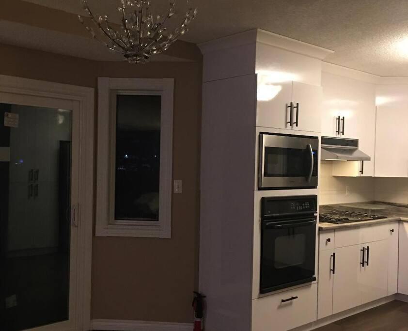 Renovated 4 Bedrooms 20 Sleeps Shopping Mall Edmonton Extérieur photo